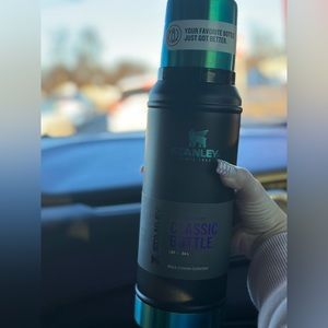 Limited edition Black chroma classic bottle 1qt